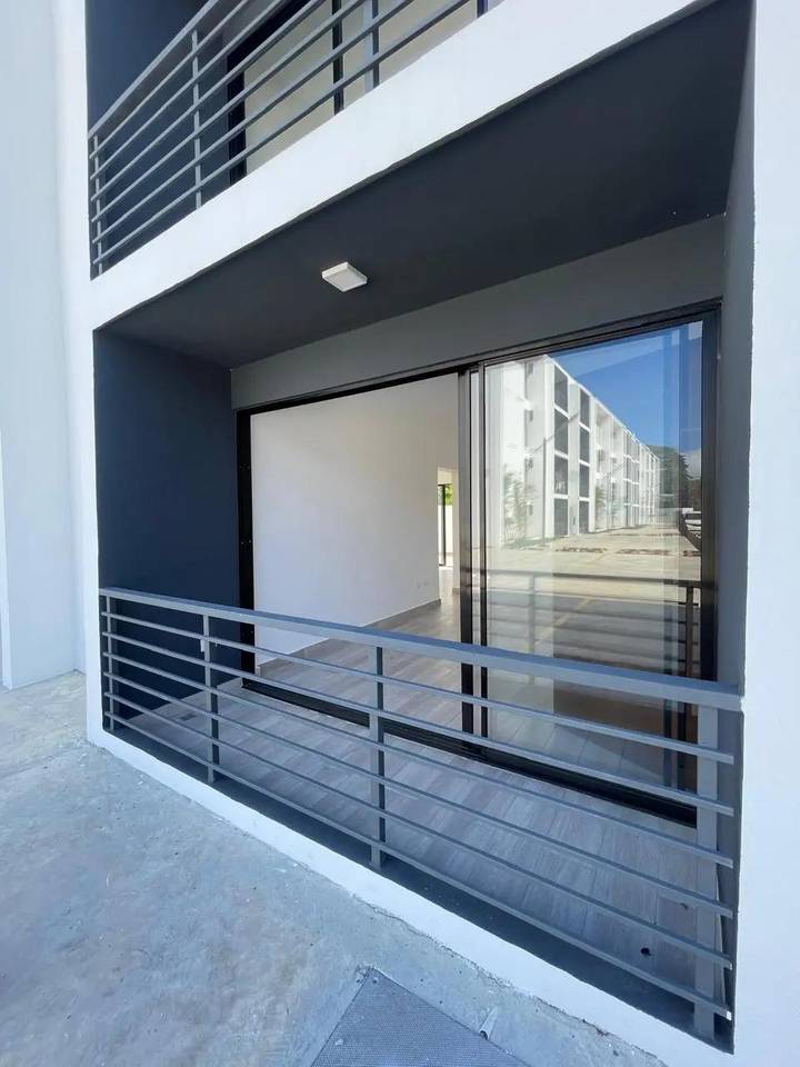 Moderno Apartamento Primer Nivel con Patio Privado de Venta en Proyecto con Piscina y Terraza Amueblada en Don Pedro!
