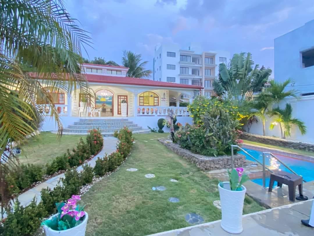Encantadora Villa de Playa en Venta, en Costambar, Puerto Plata