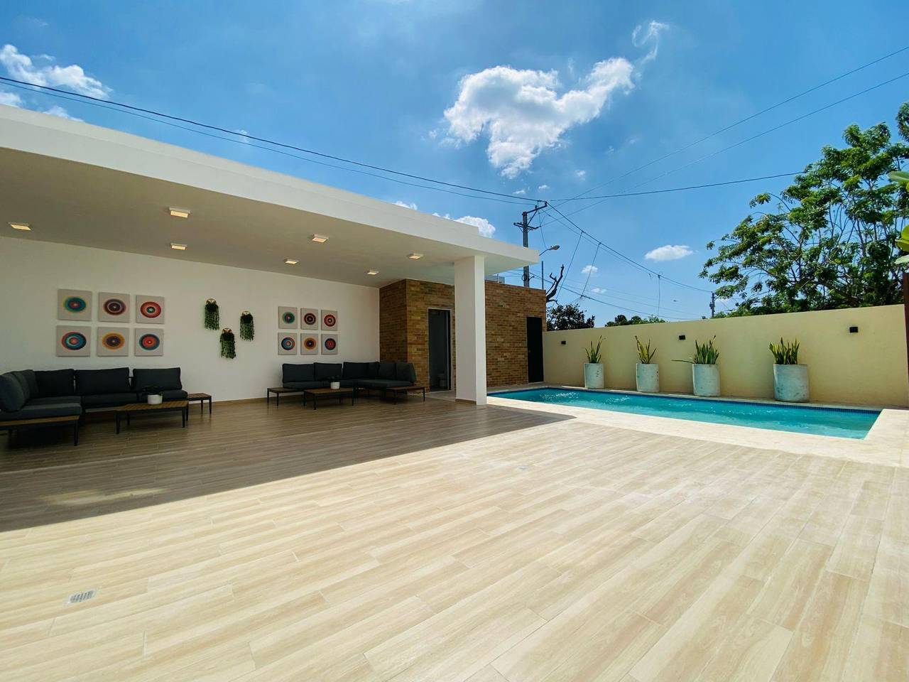 Moderno Apartamento de 3 Habitaciones con Piscina y 2 Parqueos de Venta en la Carretera Don Pedro!