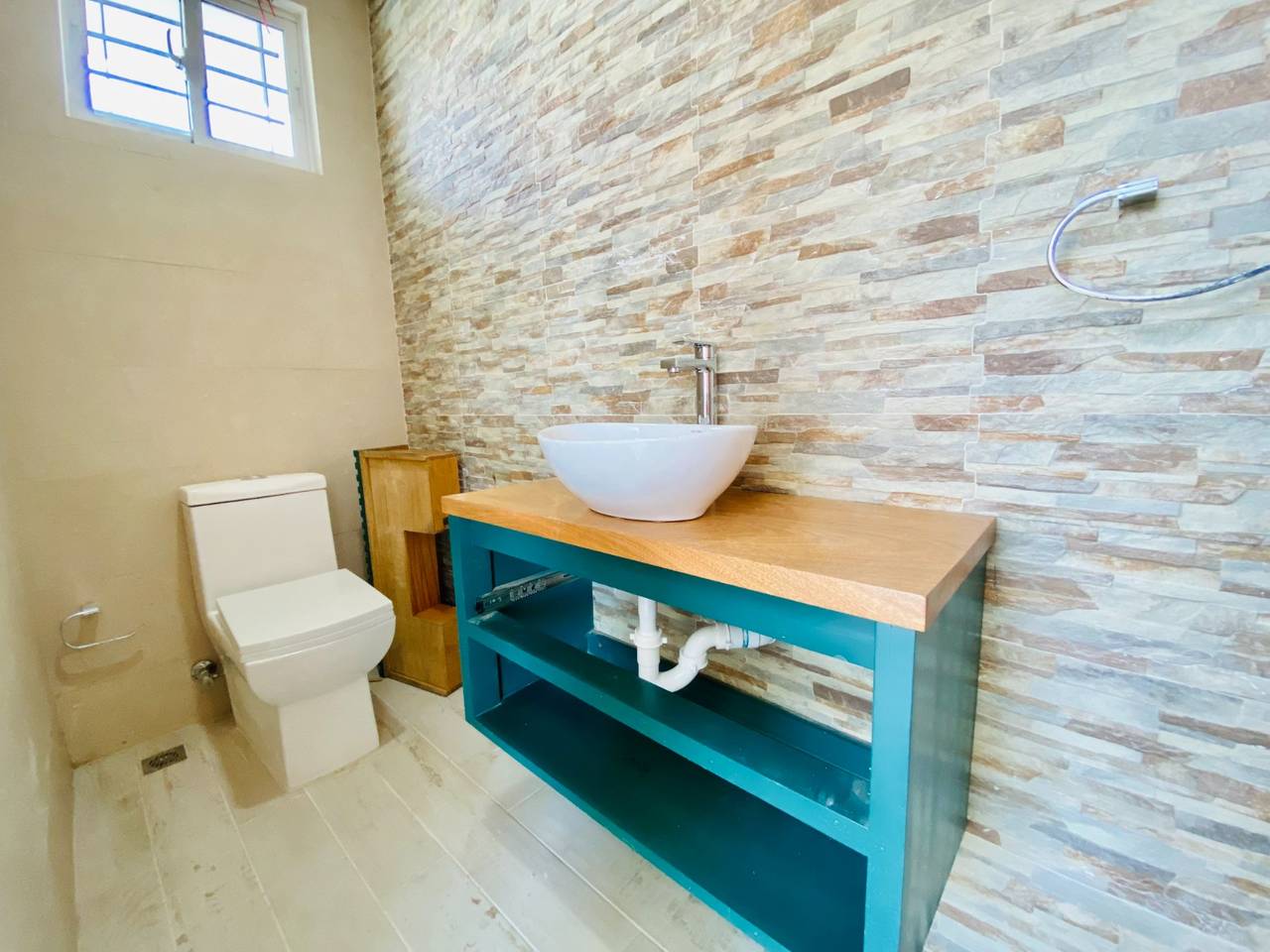Penthouse de 3 Habitaciones con Terraza Privada y Jacuzzi Instalado de Venta en Los Laureles!