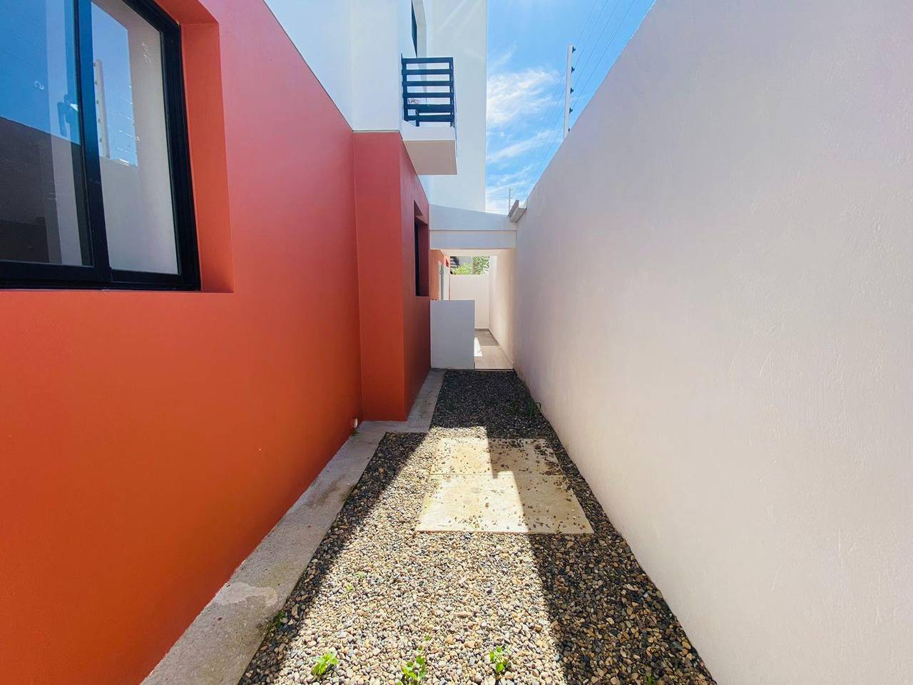 Prácticos y Funcionales Apartamentos de 3 Habitaciones de Venta en el Embrujo 3ero!