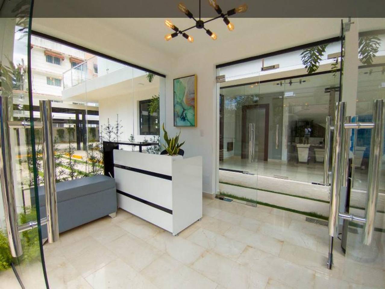 Moderno y Amplio Apartamento en 6to Nivel con 3 Habitaciones y 2 Parqueos de Venta en Cerros de Gurabo!