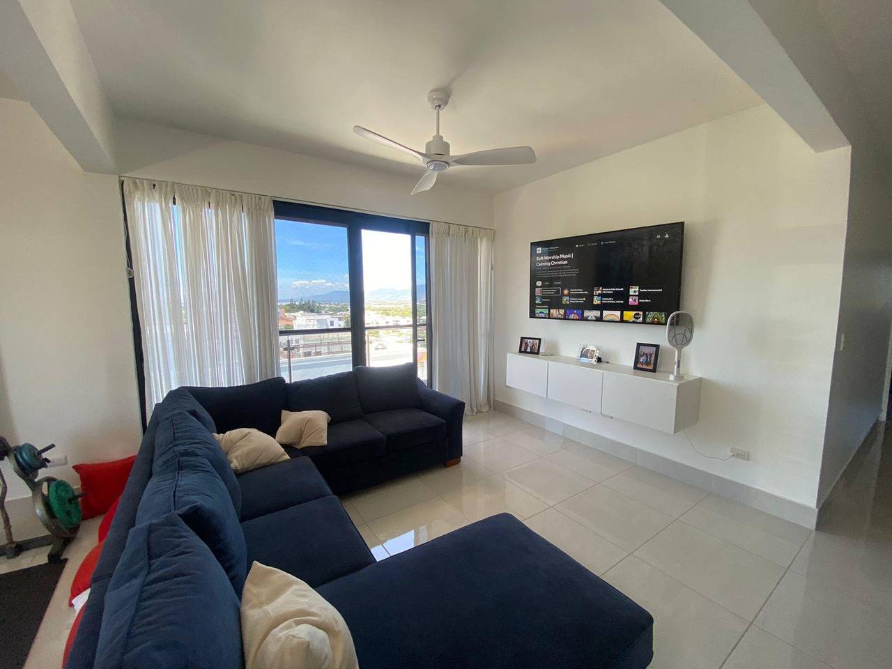 Moderno y Amplio Apartamento en 6to Nivel con 3 Habitaciones y 2 Parqueos de Venta en Cerros de Gurabo!