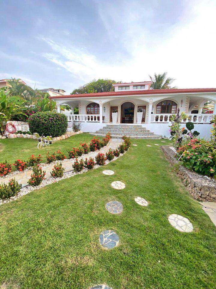 Encantadora Villa de Playa en Venta, en Costambar, Puerto Plata