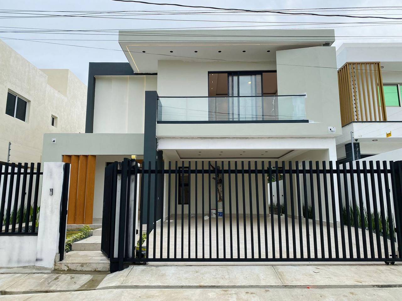 VENDIDA_Nueva y Preciosa Casa de 3 Habitaciones y Patio con Terraza de Venta en Urb. Palmas del Valle!