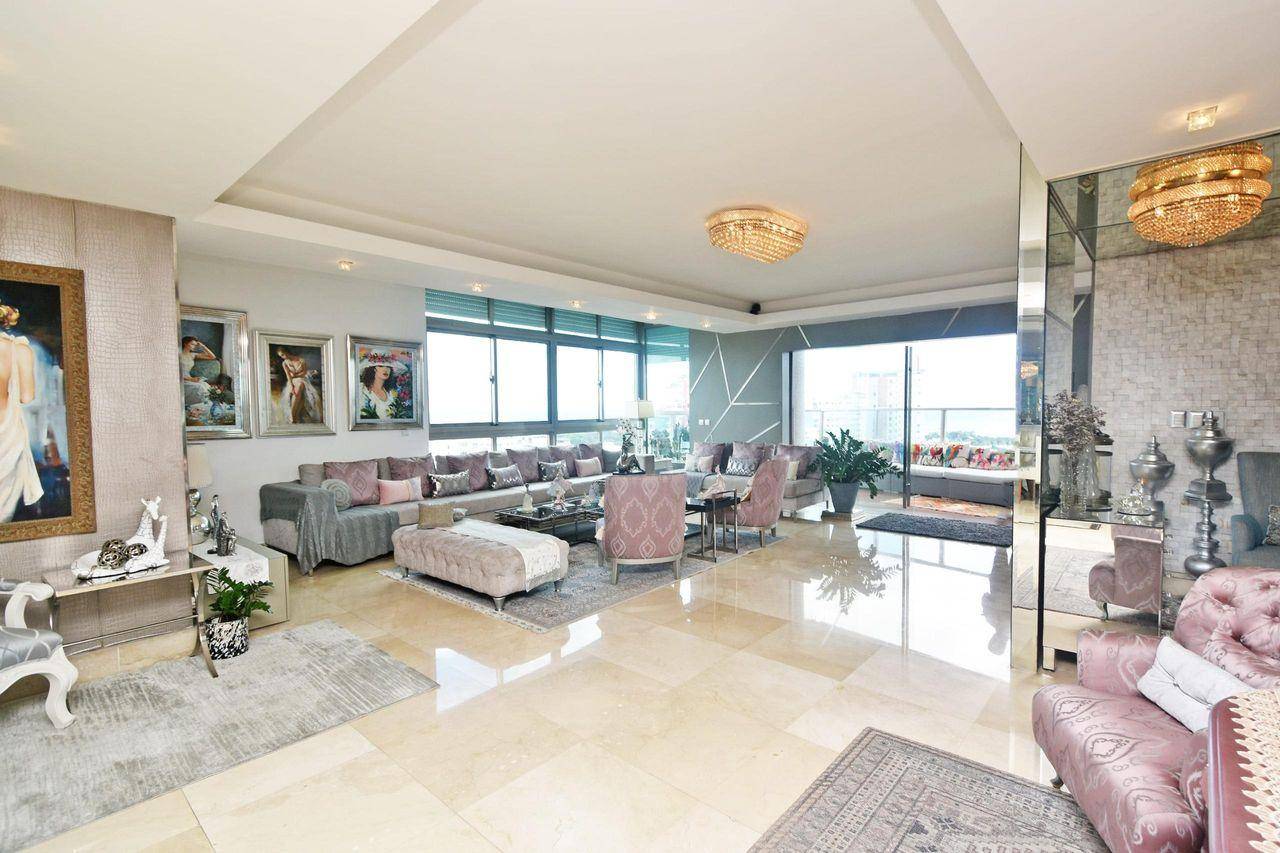Joya de Apartamento en 13vo Nivel con Vista al Mar, 3 Habitaciones y 3 Parqueos Soterrados de Venta en Los Cacicazgos!
