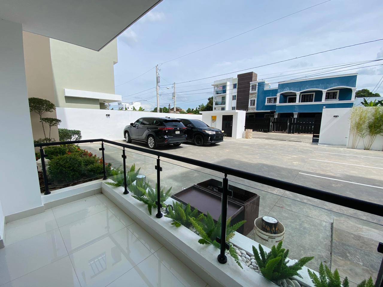 Amplios Apartamentos con 3 Habitaciones y 2 Parqueos Paralelos de Venta en Los Alamos!