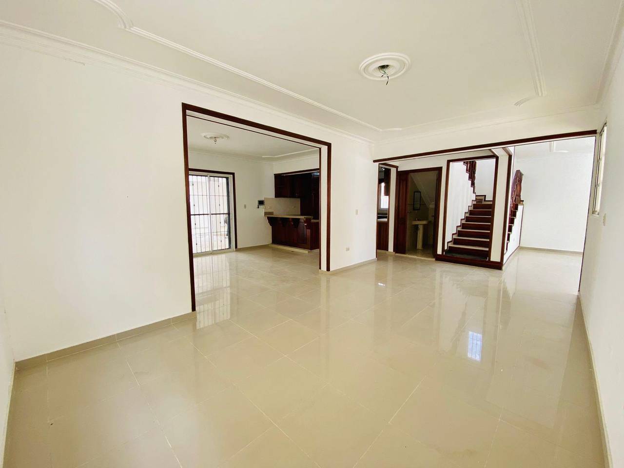 Fantástica Casa Atemporal de 3 Habitaciones y Terraza de Venta en Villa María!